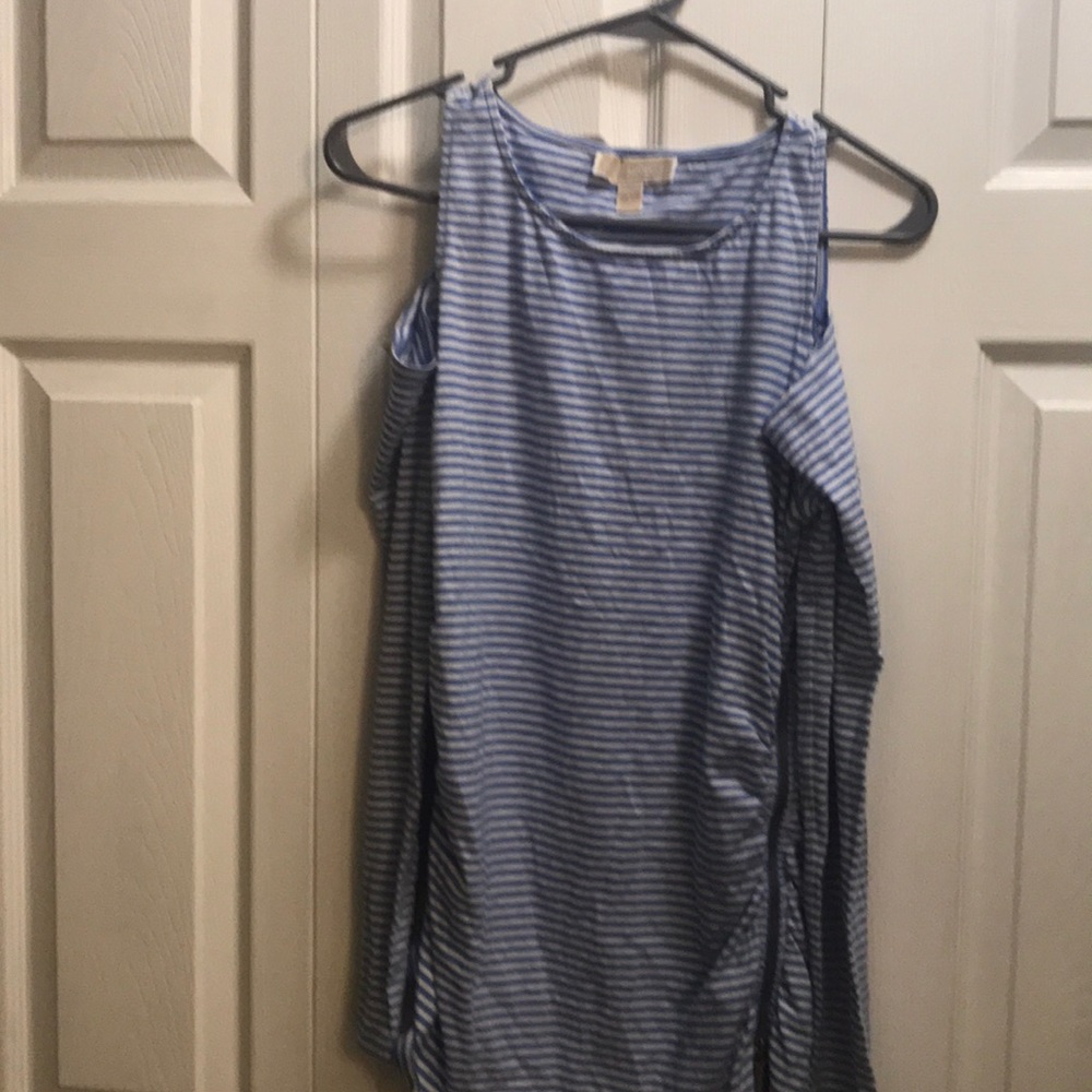 Michealkors top cut sleeves with zipper on side